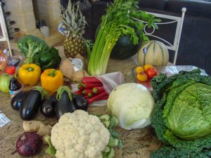 Légumes du jardin et achetés en vue des ateliers lactofermentation - association la jerre écocitoyenne
