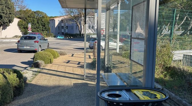 Corbeille double flux - poubelle de rue innovante à Rocheofrt du Gard_association La JARRE Écocitoyenne