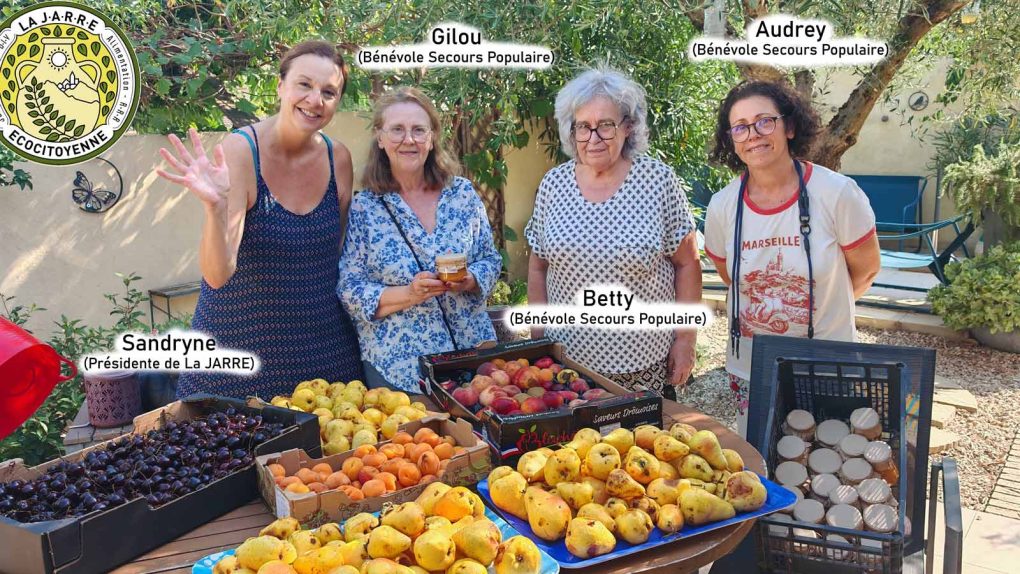 Don bilatéral entre les associations La JARRE et le Secours populaire d'Avignon : Sandryne - Gilou - Betty et Audrey